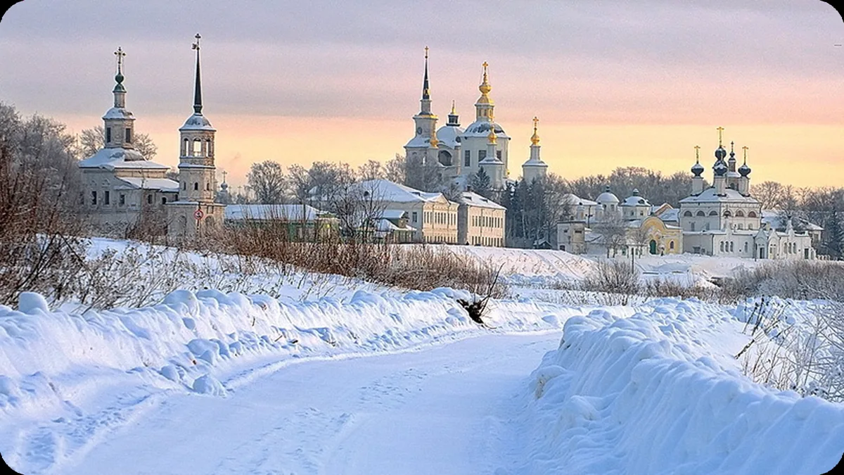 Старый город Великого Устюга на берегу Сухоны
